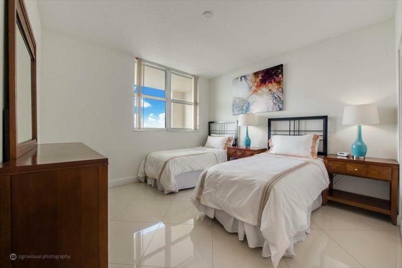 Global Luxury Suites At One Broadway Miami Exterior foto